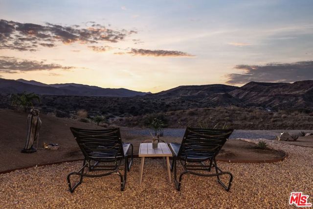 5195 Pioneertown Road, Pioneertown CA: https://media.crmls.org/mediaz/429538a7-cb55-4d63-807b-34e85d5bed38.jpg