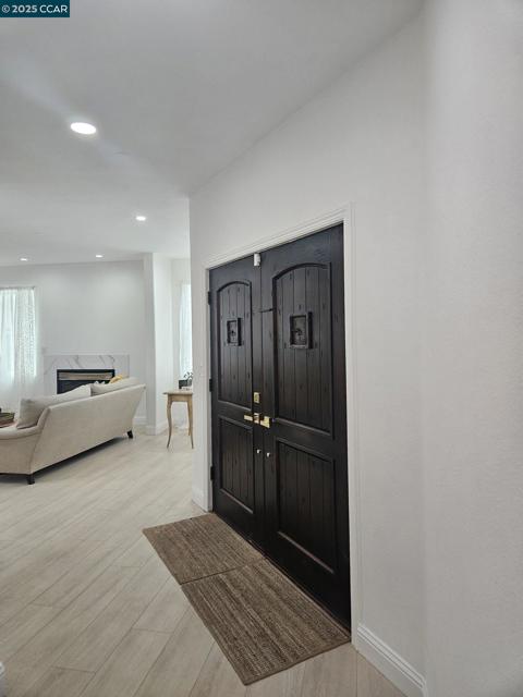 2785 Butters Dr, Oakland CA: https://media.crmls.org/mediaz/4295c48d-9f40-4d2b-ba56-2c4ae0ccb08c.jpg
