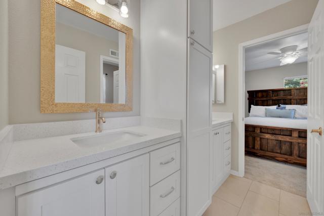 2106 Laura Dr, Escondido CA: https://media.crmls.org/mediaz/4295e620-1cae-4604-91e4-70603e4e898d.jpg