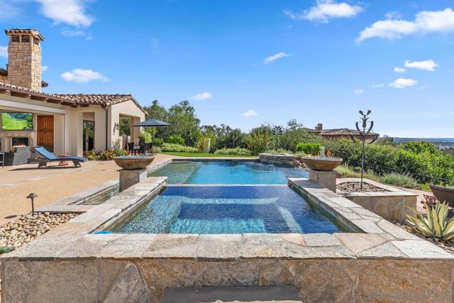 8411 Run Of The Knolls, San Diego CA: https://media.crmls.org/mediaz/4296811d-abbd-4d87-9f1a-658d9d3385a2.jpg