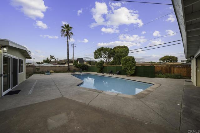 9903 Lindo Lake Place, Lakeside CA: https://media.crmls.org/mediaz/4296960d-b3d0-413d-9fe0-1bb1ec280344.jpg