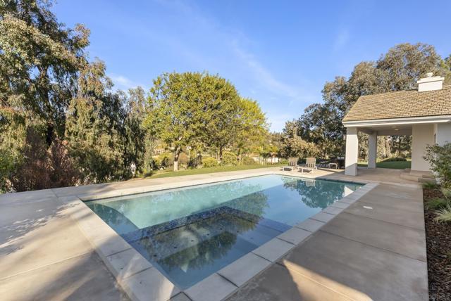 17515 Circa Oriente, Rancho Santa Fe CA: https://media.crmls.org/mediaz/42971cc8-70d1-4adf-88fd-5acda8c5d238.jpg