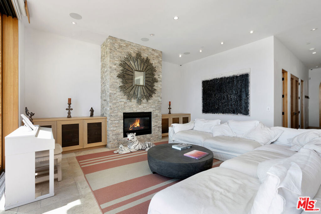 MLS #25512719 img 10