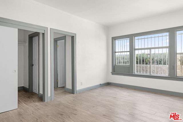 225 W Adams Boulevard, Los Angeles CA: https://media.crmls.org/mediaz/4297950f-c90c-4210-a1be-75f91bd787e0.jpg