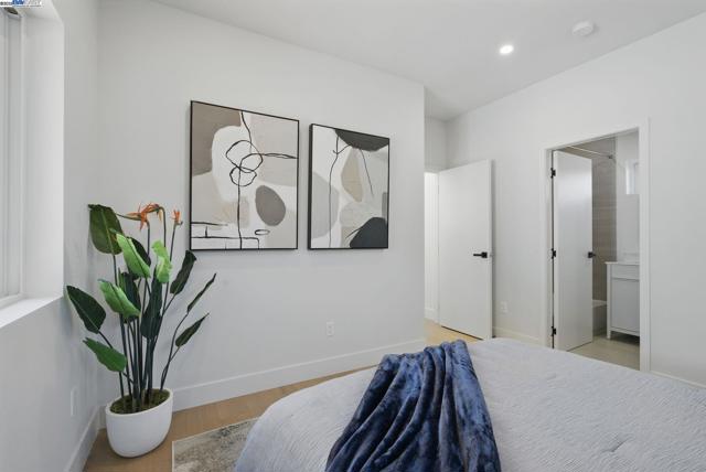 175 N Frances St, Sunnyvale CA: https://media.crmls.org/mediaz/4297c351-35bd-4756-a178-2376b2337d51.jpg