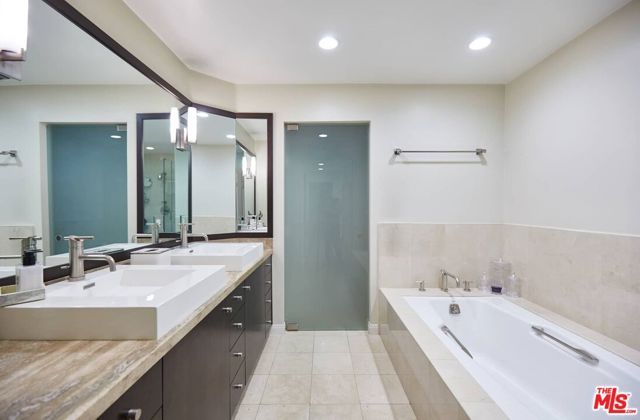 121 N Almont Drive, Beverly Hills CA: https://media.crmls.org/mediaz/4297e751-67ed-4705-8701-12696b60ee1a.jpg