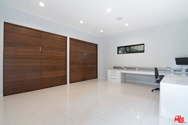 338 S Highland Avenue, Los Angeles CA: https://media.crmls.org/mediaz/4299510a-5fd7-4c8f-9499-7423a2c8c987.jpg