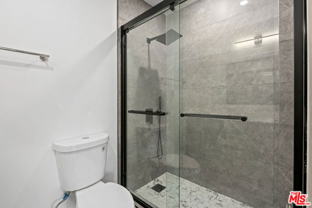 2447 N Beachwood Drive, Los Angeles CA: https://media.crmls.org/mediaz/4299b24c-694f-427d-8c05-5320f1162f77.jpg
