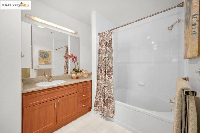 5855 Horton St, Emeryville CA: https://media.crmls.org/mediaz/4299b765-32bf-4885-bb55-935c16a53754.jpg