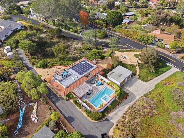 1047 Highland Dr, Del Mar CA: https://media.crmls.org/mediaz/4299ccc0-6164-400f-8f59-82e5a99ff3e0.jpg