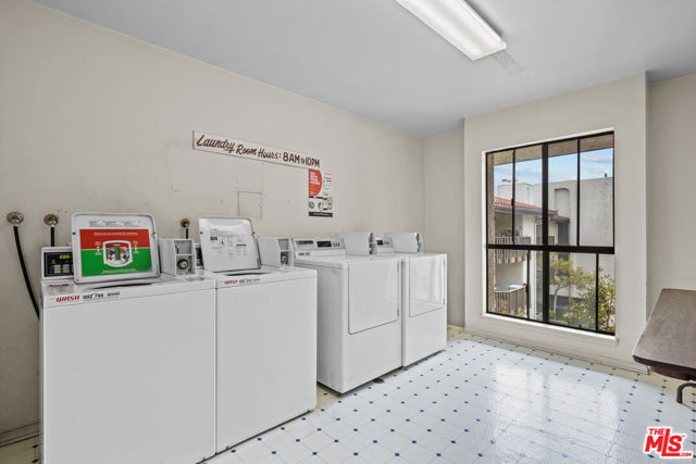 8601 Falmouth Avenue, Playa del Rey CA: https://media.crmls.org/mediaz/429a07b7-f3c7-4ddd-a11b-c1730a381c2b.jpg