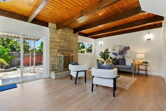 19157 Parsons Ave, Castro Valley CA: https://media.crmls.org/mediaz/429a47fa-0eba-46a2-b2bf-58586b2b00ed.jpg