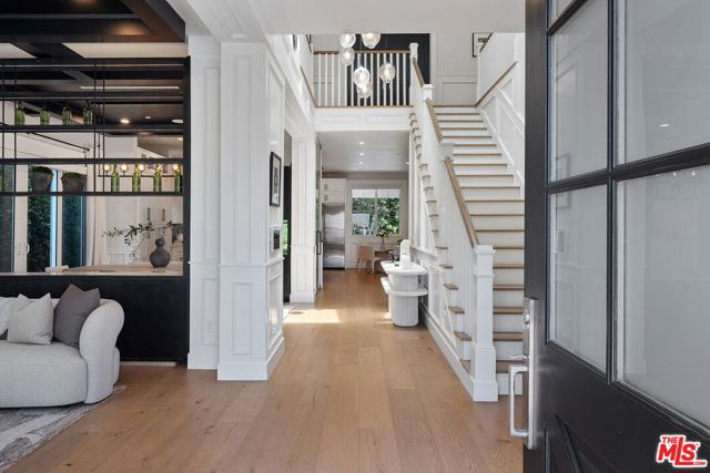 18057 Valley Vista Boulevard, Encino CA: https://media.crmls.org/mediaz/429abfff-1567-484a-b282-a66ac694b780.jpg