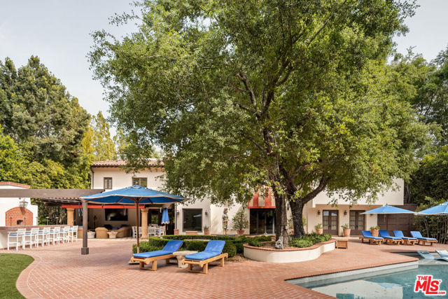 4009 Valley Meadow Road, Encino CA: https://media.crmls.org/mediaz/429c7088-206a-4c37-a988-75c68043fcf8.jpg