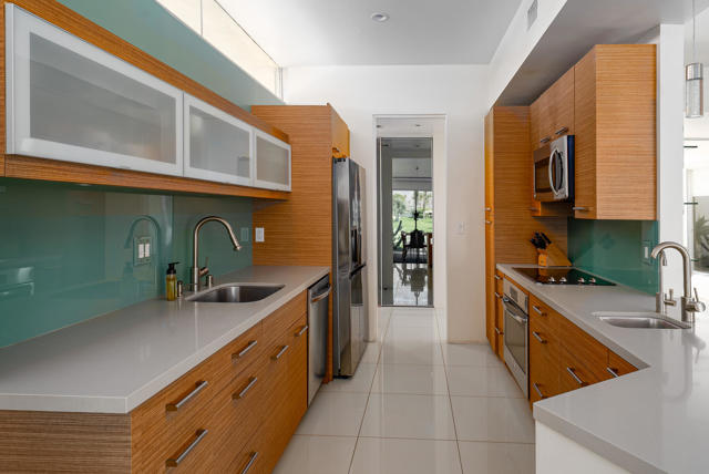 26 Lakeview Circle, Palm Springs CA: https://media.crmls.org/mediaz/429c9216-71ff-4ee4-af7d-f7ca88084dfe.jpg