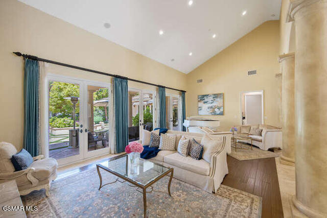 421 Whitegate Road, Thousand Oaks CA: https://media.crmls.org/mediaz/429d332b-5c2c-4131-91b9-eb21c1c31750.jpg