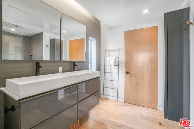 1335 N Fuller Avenue, Los Angeles CA: https://media.crmls.org/mediaz/429d3d31-7ad2-4913-9d3b-3012259fde41.jpg