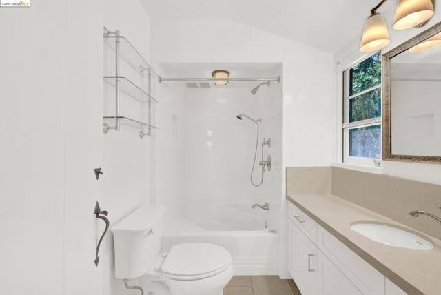Image 35 of 60 For 2976 Joaquin Miller Rd