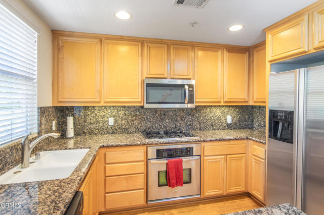 286 N Madison Avenue, Pasadena CA: https://media.crmls.org/mediaz/429e1944-f9e8-4576-abef-653a0e6946e4.jpg
