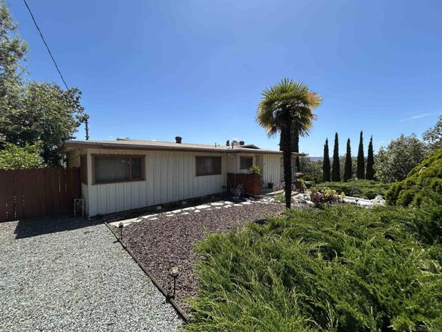 1333 El Rey Ave, El Cajon CA: https://media.crmls.org/mediaz/429e2cfe-b35e-4994-8074-a6526f3bbee4.jpg