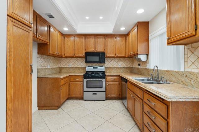 15140 Chase Street, North Hills CA: https://media.crmls.org/mediaz/429e428c-ad7c-465e-a0a6-dcca0819ab28.jpg