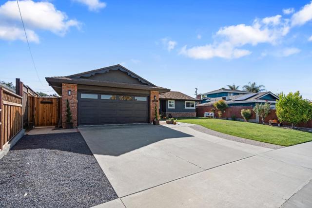 1231 Westward Drive, Hollister CA: https://media.crmls.org/mediaz/429ed15a-6426-493d-8d48-998da316e339.jpg