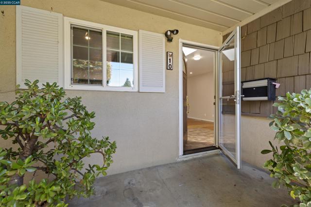 10 Maureen Ct, Pleasant Hill CA: https://media.crmls.org/mediaz/429f9400-f833-4ea4-9bb4-097aab7f441c.jpg