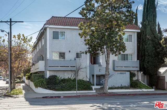 15002 Magnolia Boulevard, 4 photo 2