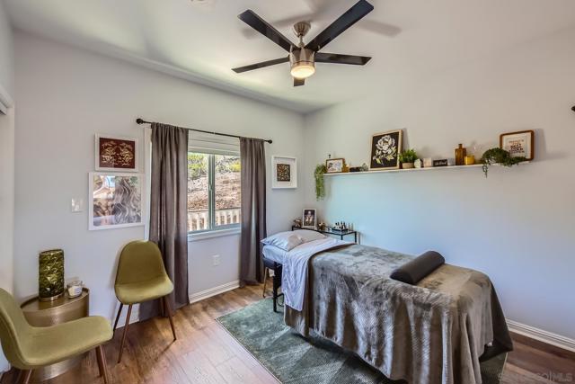 9180 Tokaj Ln, Spring Valley CA: https://media.crmls.org/mediaz/42a0715c-b0f1-4076-b033-19655ab32da5.jpg