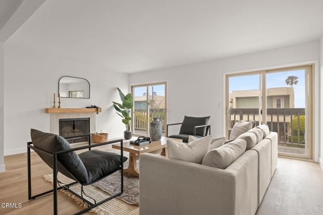 137 Mainsail Court, Port Hueneme CA: https://media.crmls.org/mediaz/42a08eaf-0989-45f9-99d1-0a62e2d38f82.jpg
