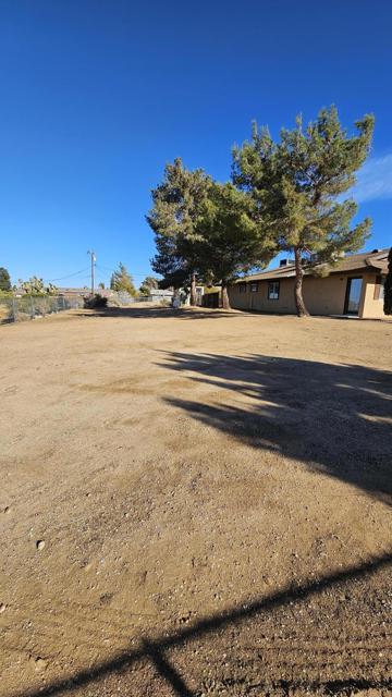 8199 Palomar Avenue, Yucca Valley CA: https://media.crmls.org/mediaz/42a09908-121a-442b-8867-d1d19232262b.jpg