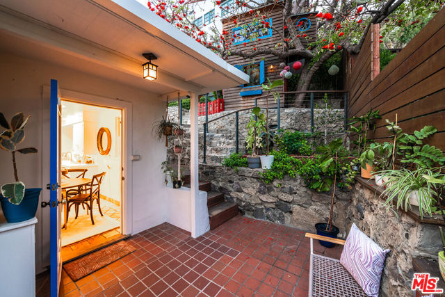 2620 Rutherford Drive, Los Angeles CA: https://media.crmls.org/mediaz/42a0da5b-1249-4370-89d9-3ef83797e144.jpg
