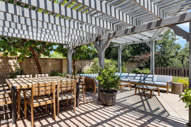 18845 Braemore Road, Porter Ranch CA: https://media.crmls.org/mediaz/42a0f990-3b1f-4875-95e2-b65f597435aa.jpg