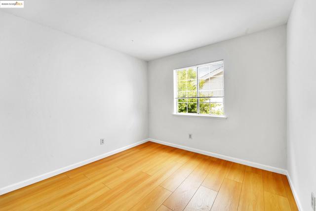 1764 Primrose Ln, Pinole CA: https://media.crmls.org/mediaz/42a14811-2185-4f9e-b9c3-ad30d95f24db.jpg