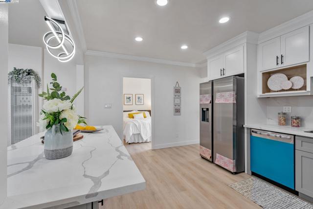 2720 Short St, Oakland CA: https://media.crmls.org/mediaz/42a17b97-058a-482d-8d12-0c340141e2db.jpg