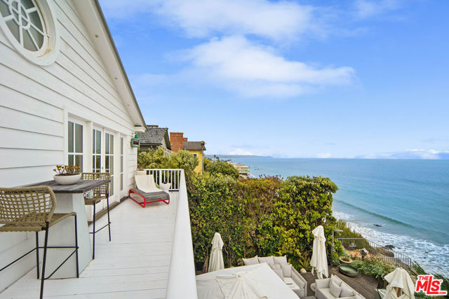 31740 Broad Beach Road, Malibu CA: https://media.crmls.org/mediaz/42a1b611-c59c-4f4a-b57c-3fba91c487a7.jpg