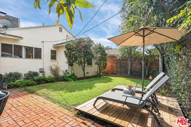 11319 Rose Avenue, Los Angeles CA: https://media.crmls.org/mediaz/42a1bb6c-57d7-4701-81d0-2c36cde5a94e.jpg