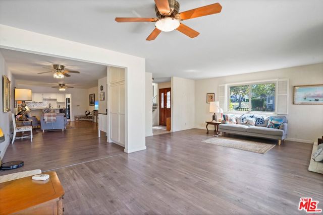 32134 Beachlake Lane, Westlake Village CA: https://media.crmls.org/mediaz/42a28e89-eafc-418e-bc2c-9ea5f26f3344.jpg