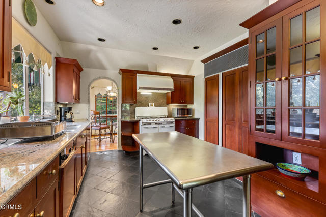 5321 Alta Canyada Road, La Canada Flintridge CA: https://media.crmls.org/mediaz/42a29370-5673-4d7d-8af0-965dc4ceb84e.jpg