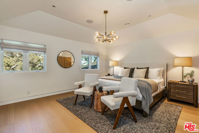 365 Norcroft Avenue, Los Angeles CA: https://media.crmls.org/mediaz/42a2cde5-a365-4850-9f6f-3a394fc7a67a.jpg