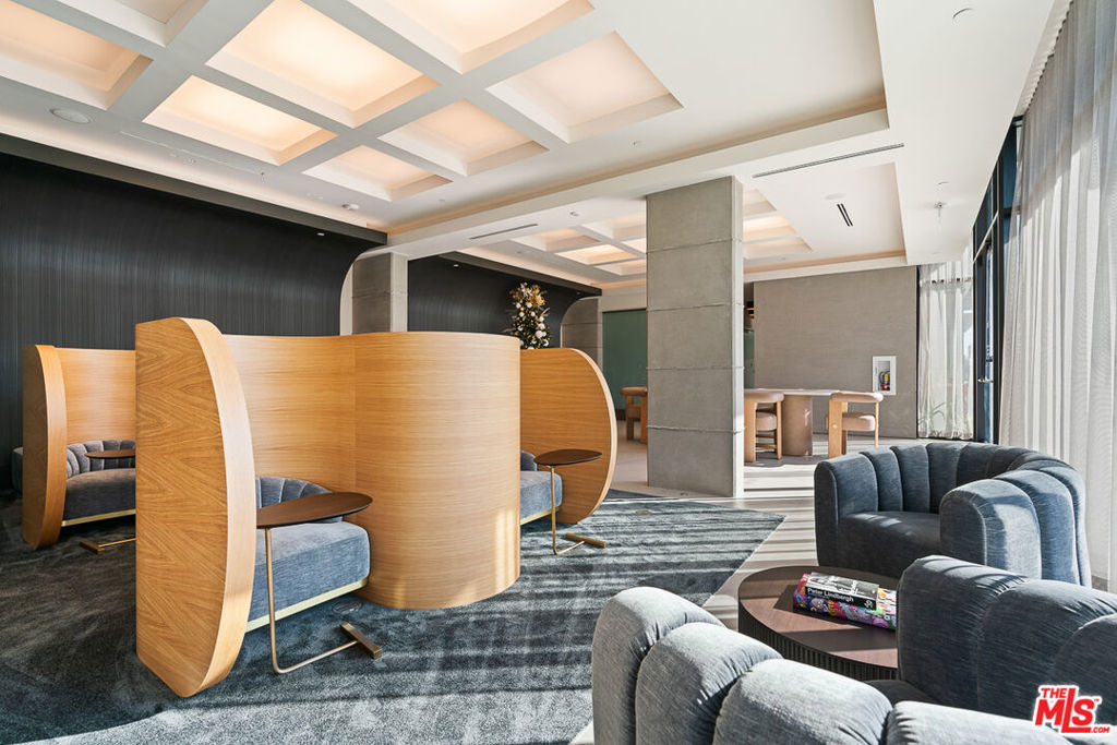 https://media.crmls.org/mediaz/42a3b8a8-b3ec-4261-a9b5-5a25df20a2c0.jpg?preset=X-Large