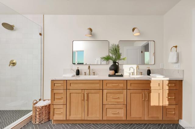 1900 W 41St St, Los Angeles CA: https://media.crmls.org/mediaz/42a3dc7b-cfb3-4826-beda-cfb4b7162bce.jpg