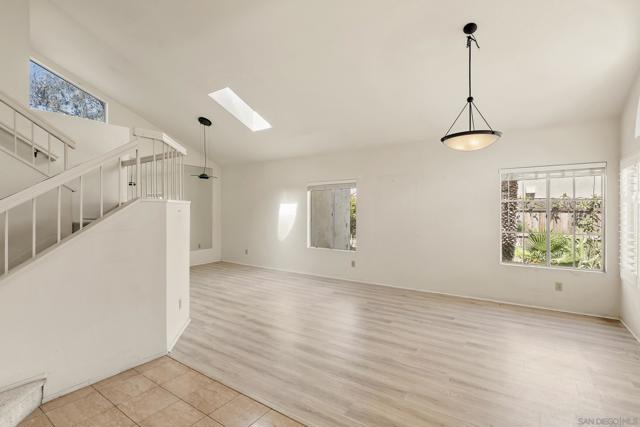 2332 Back Nine St, Oceanside CA: https://media.crmls.org/mediaz/42a3efe9-4663-4372-855c-dccbe2f96ada.jpg