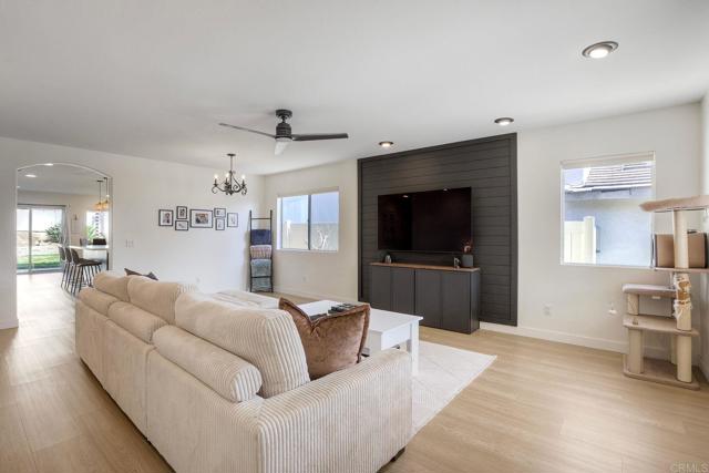 Detail Gallery Image 3 of 34 For 32274 Corte Illora, Temecula,  CA 92592 - 3 Beds | 2 Baths