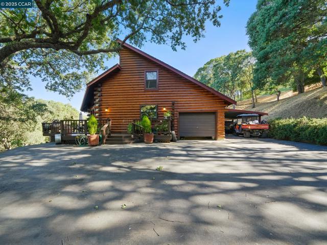 2000 Curry Canyon Rd, Clayton CA: https://media.crmls.org/mediaz/42a429fc-9426-49f6-a81d-e1fca20d7889.jpg