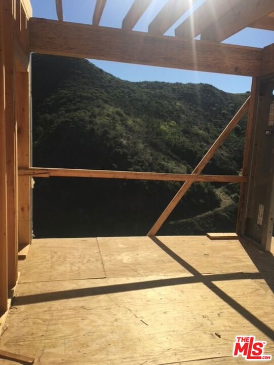 26565 Ocean View Drive, Malibu CA: https://media.crmls.org/mediaz/42a46fde-930c-4cc2-a812-3a34e30e2b8a.jpg