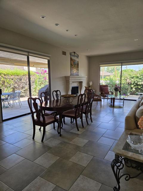 31 Stanford Drive, Rancho Mirage CA: https://media.crmls.org/mediaz/42a5006b-15fa-4c6b-b354-cd75fba4869d.jpg