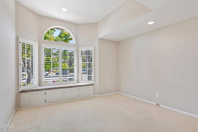 Detail Gallery Image 17 of 45 For 1480 Forest Knoll Dr, Oak Park,  CA 91377 - 4 Beds | 3 Baths