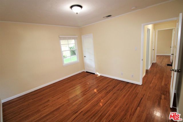 11410 Aqua Vista Street, Studio City CA: https://media.crmls.org/mediaz/42a761f3-c4b5-4f69-a120-1f393a14425b.jpg