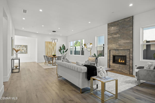 339 Toyon Court, Thousand Oaks CA: https://media.crmls.org/mediaz/42a7ab0c-21e7-4b1a-bb14-219c4dd29603.jpg